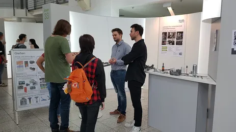 Erklärungen am Stand des utg